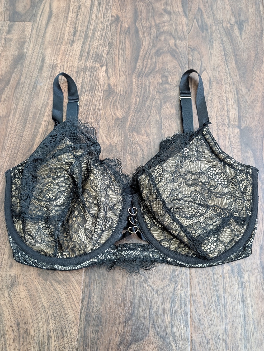 Cacique 38H Black Lace Underwire Bra with Heart Accent Back Clasps Adjustable